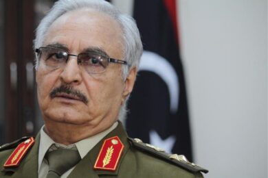 Libia: Haftar si vendica lanciando missili su Tripoli
