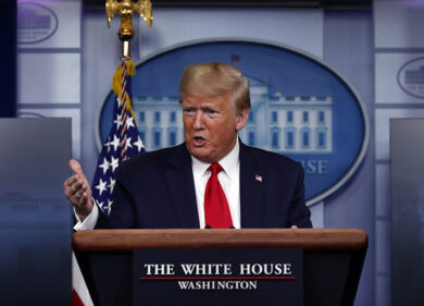 Coronavirus. Trump dichiara  guerra ai media americani