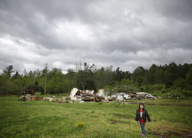 Stati Uniti, tornado devastanti in 10 stati del sud: 32 morti