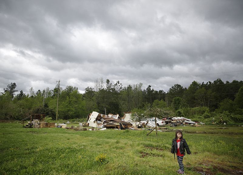 Stati Uniti, tornado devastanti in 10 stati del sud: 32 morti Stati Uniti, tornado devastanti in 10 stati del sud: 32 morti