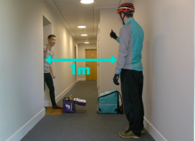 Deliveroo, con il lockdown si ordina anche dai supermercati