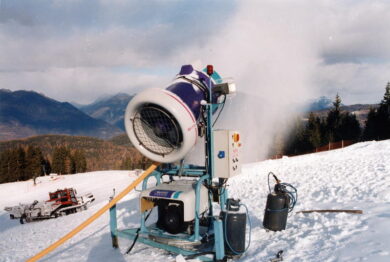 Coronavirus, Alto Adige: cannoni sparaneve per sanificare le strade