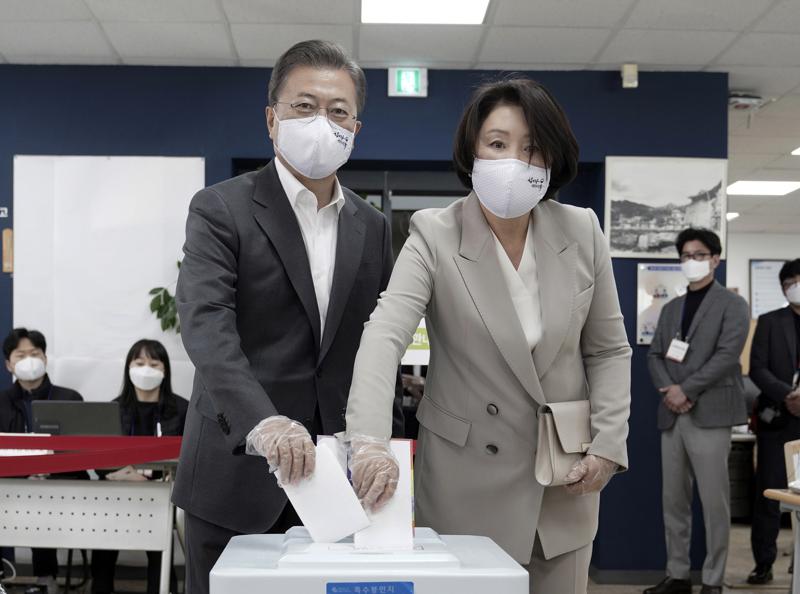 Elezioni Corea del Sud, la gestione del coronavirus premia Moon