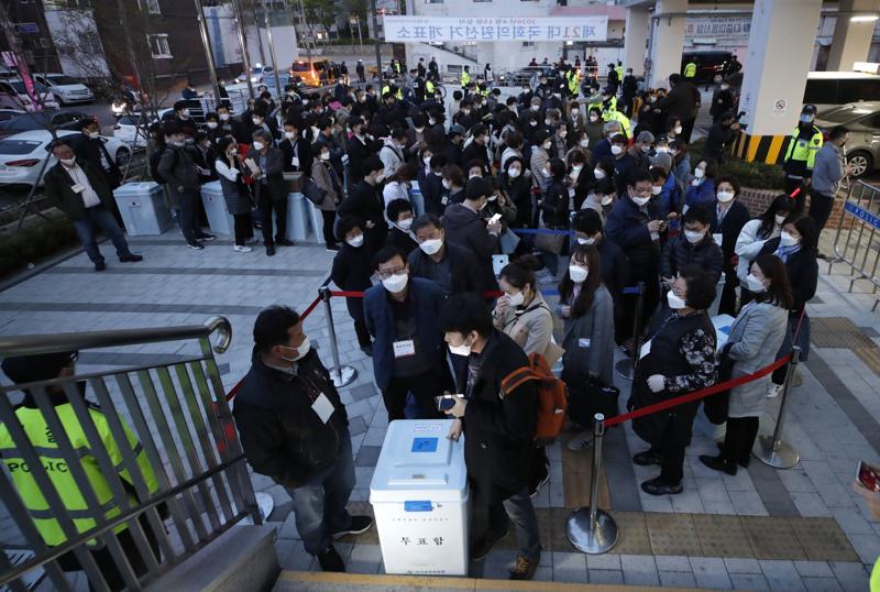 Elezioni Corea del Sud, la gestione del coronavirus premia Moon