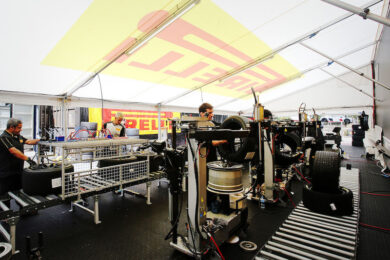 PIrelli: cambio gomme e manutenzione in sicurezza dei centri Driver