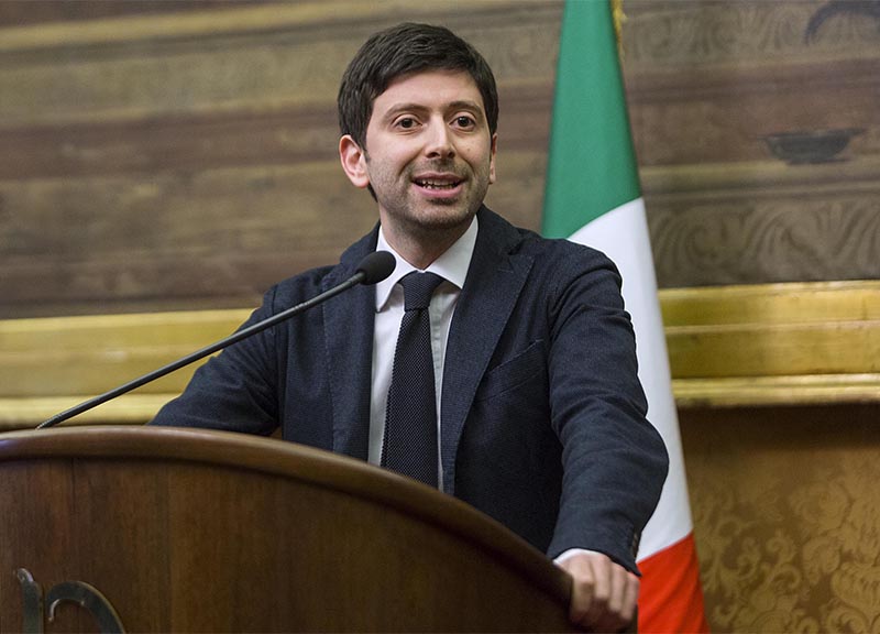 Coronavirus, invito a testare i malati di cancro al polmone: la lettera al ministro Speranza Coronavirus, invito a testare i malati di cancro al polmone: la lettera al ministro Speranza