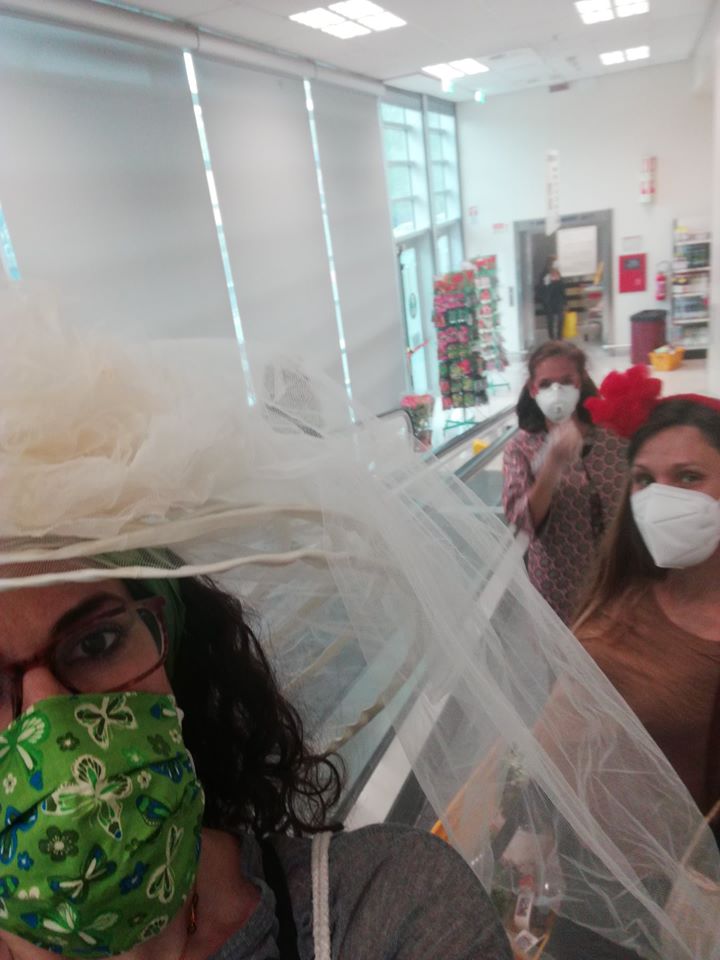 Coronavirus, addio al nubilato… al supermercato. FOTO Coronavirus, addio al nubilato… al supermercato. FOTO