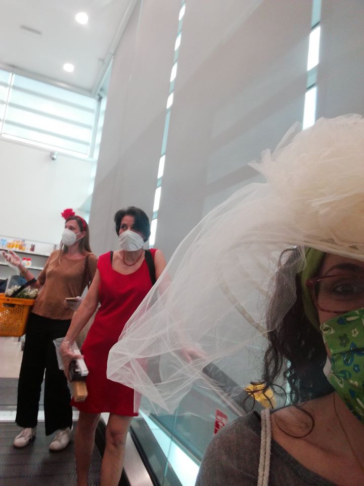 Coronavirus, addio al nubilato… al supermercato. FOTO Coronavirus, addio al nubilato… al supermercato. FOTO