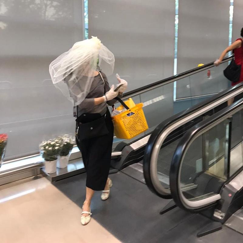 Coronavirus, addio al nubilato… al supermercato. FOTO Coronavirus, addio al nubilato… al supermercato. FOTO
