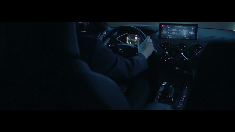 DS 3 CROSSBACK:  stile scultoreo per il SUV francese