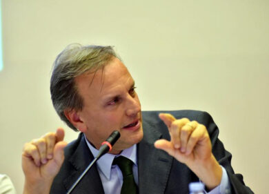 Coronavirus, “App Immuni obbligatoria nelle zone a rischio”