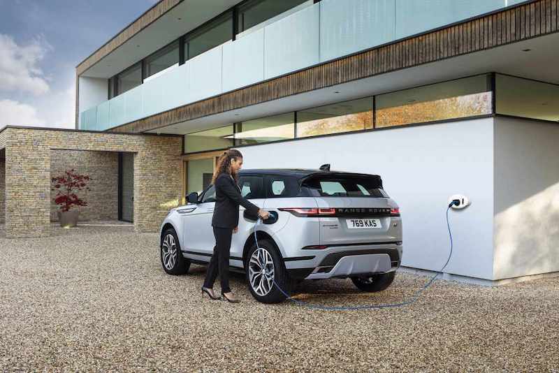 Evoque e Discovery Sport ora disponibili anche in versione ibrida Evoque e Discovery Sport ora disponibili anche in versione ibrida