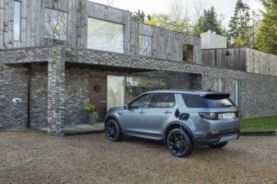 Evoque e Discovery Sport ora disponibili anche in versione ibrida