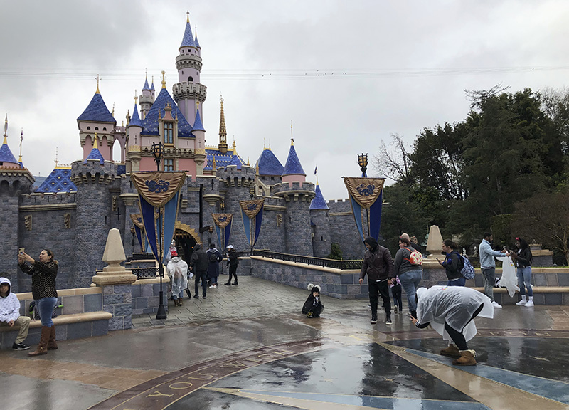 Coronavirus, Usa: i parchi Disney licenziano, la rabbia dell’erede di Walt Coronavirus, Usa: i parchi Disney licenziano, la rabbia dell’erede di Walt