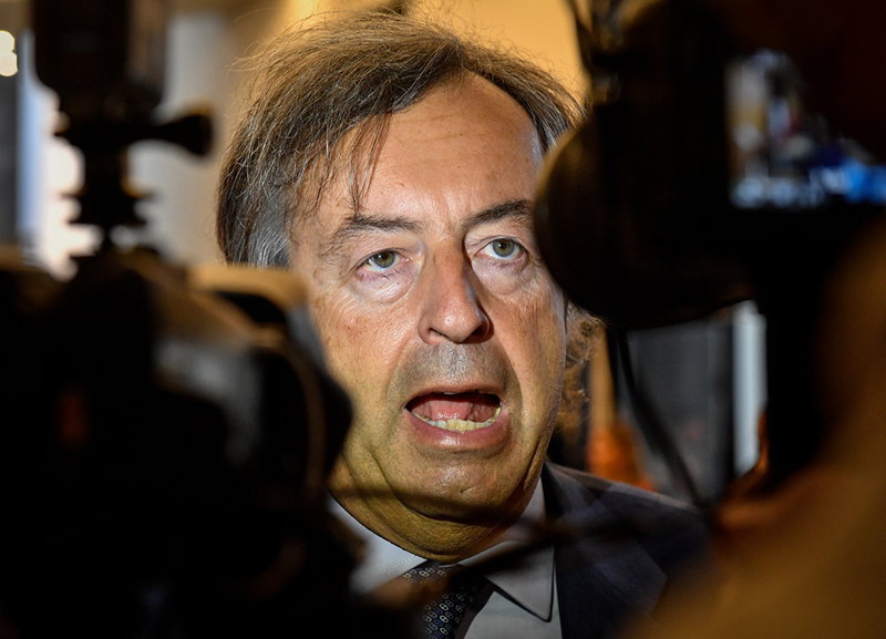 Coronavirus: Roberto Burioni, il virologo della passione. Ed è anche fortunato Coronavirus: Roberto Burioni, il virologo della passione. Ed è anche fortunato