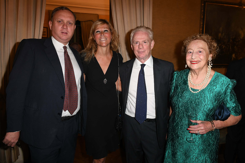 Nobiltà, nato a Roma l’erede del principe Scipione Borghese e Barbara Massimo Nobiltà, nato a Roma l’erede del principe Scipione Borghese e Barbara Massimo