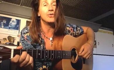 J’accuse di Povia: riscrive ‘Bella Ciao’. “L’invasore è ancora qui”. VIDEO