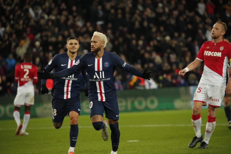 Coronavirus, Francia: Ligue 1 e 2 cancellate. Premier riparte: Governo dà l’ok Coronavirus, Francia: Ligue 1 e 2 cancellate. Premier riparte: Governo dà l’ok