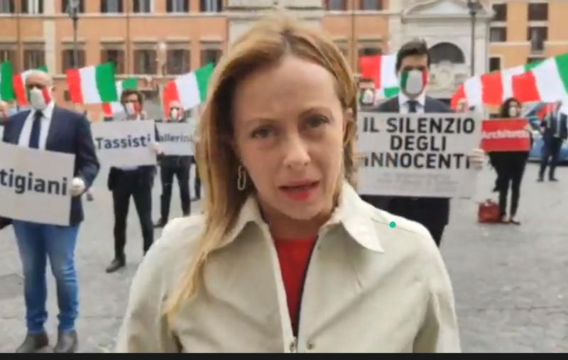 Fase 2, la Meloni organizza un flash mob con FdI davanti Palazzo Chigi. VIDEO Fase 2, la Meloni organizza un flash mob con FdI davanti Palazzo Chigi. VIDEO
