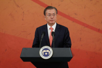 Coronavirus, Moon Jae In: ‘Corea del Sud si prepari al crollo dell’economia’