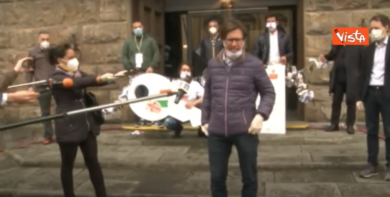 Coronavirus, Firenze: i ristoratori consegnano le chiavi dei negozi al sindaco