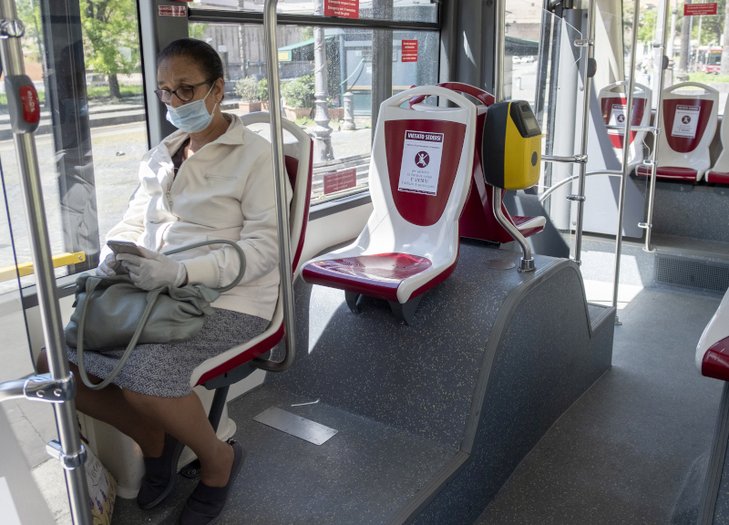Coronavirus Roma, l’apocalisse dei trasporti: caos controlli e niente filobus Coronavirus Roma, l’apocalisse dei trasporti: caos controlli e niente filobus