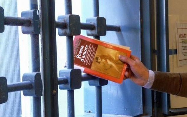 I detenuti sono gli italiani che leggono di più, fino a 15 libri all’anno I detenuti sono gli italiani che leggono di più, fino a 15 libri all’anno