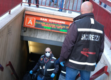 Coronavirus Roma, l’apocalisse dei trasporti: caos controlli e niente filobus
