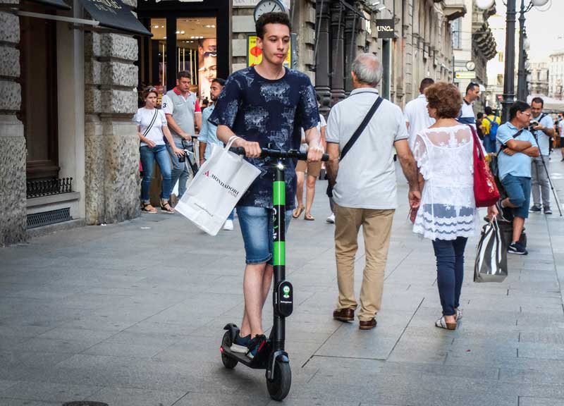 Milano, Sharing Mobility: 8000 nuove bici free floating e 3.750 monopattini Milano, Sharing Mobility: 8000 nuove bici free floating e 3.750 monopattini