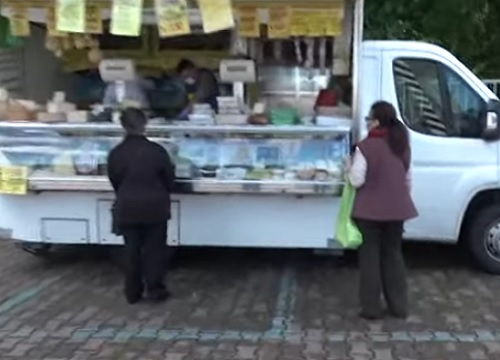 Coronavirus, riaprono i mercati all’aperto in Lombardia. VIDEO Coronavirus, riaprono i mercati all’aperto in Lombardia. VIDEO