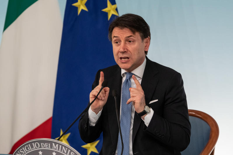 Coronavirus fase 2, Conte: “Parola d’ordine autodisciplina o guai” Coronavirus fase 2, Conte: “Parola d’ordine autodisciplina o guai”