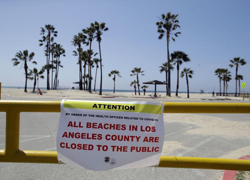 Coronavirus. Le proteste dei surfer per riaprire le spiagge della California Coronavirus. Le proteste dei surfer per riaprire le spiagge della California