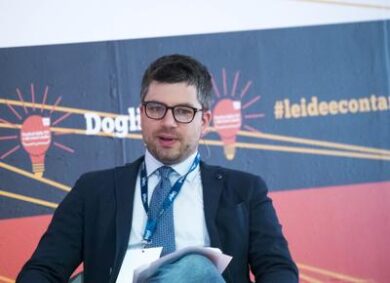 Feltri, dal Fatto alla direzione di Domani. CdB “arruola” il vice di Travaglio