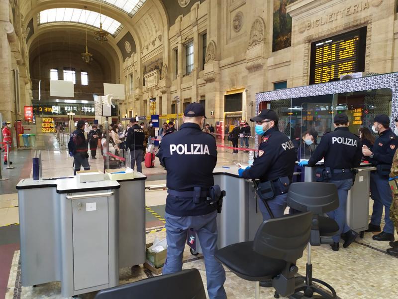 Coronavirus fase 2: controlli della Polizia. In Centrale situazione regolare Coronavirus fase 2: controlli della Polizia. In Centrale situazione regolare