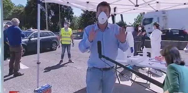 Campania, controlli per chi torna in auto. Una persona su 4 positiva Campania, controlli per chi torna in auto. Una persona su 4 positiva