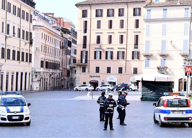 Coronavirus Fase 2, Centro deserto: mezzi vuoti. Bar in crisi: “Non riapriamo”