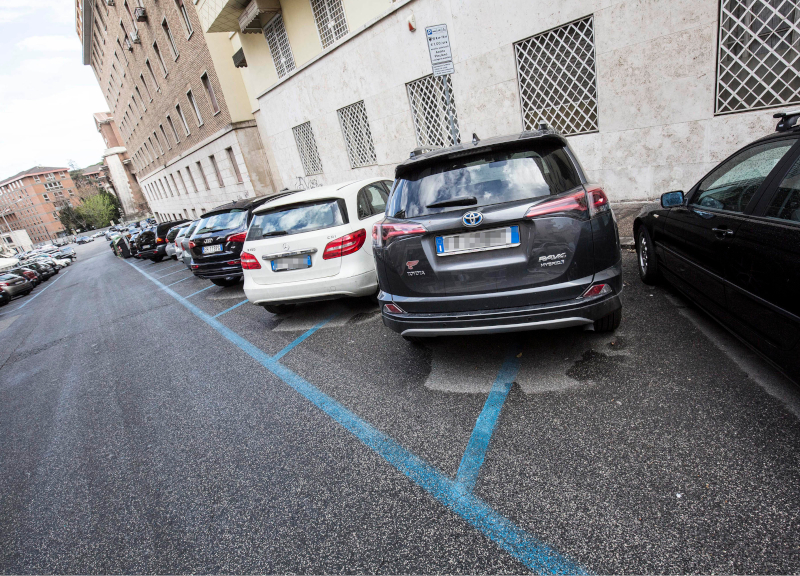 Fase 2 Roma: una bomba contro le strisce blu a pagamento in ogni Municipio