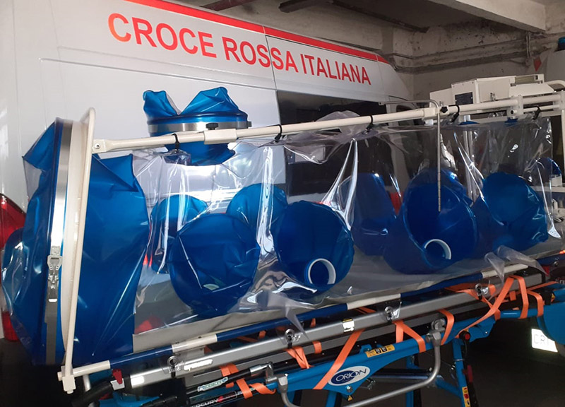 Barelle di biocontenimento dalla Croce Rossa all’Ospedale Cotugno di Napoli Barelle di biocontenimento dalla Croce Rossa all’Ospedale Cotugno di Napoli