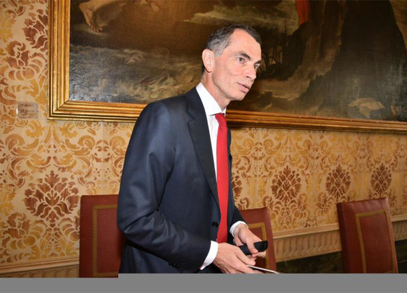 UniCredit,trimestre in rosso per 2,7 mld.Mustier aggiorna il piano a fine anno UniCredit,trimestre in rosso per 2,7 mld.Mustier aggiorna il piano a fine anno