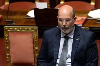 Crimi (M5S): “Se cade il governo? Al voto. Non ci sono alternative a Conte”