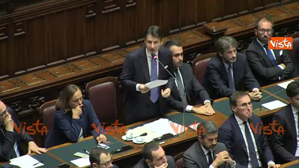 Coronavirus, Governo: niente licenziamenti per altri tre mesi e orari ridotti Coronavirus, Governo: niente licenziamenti per altri tre mesi e orari ridotti