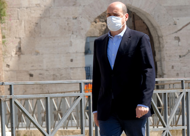 Coronavirus e mascherine fantasma, l’M5S corre in soccorso di Zingaretti Coronavirus e mascherine fantasma, l’M5S corre in soccorso di Zingaretti