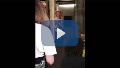Coronavirus, Roberto Burioni superstar in libreria. Video e foto
