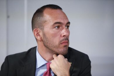 Di Stefano (M5s): “Virus? Reazione Ue insufficiente. Italia saldamente euroatlantica”