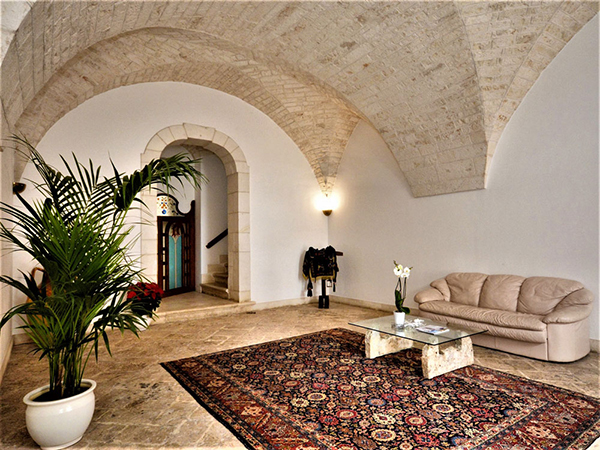 Ostuni, Palazzo Rodio si prepara alla vacanza in perfetto stile italiano