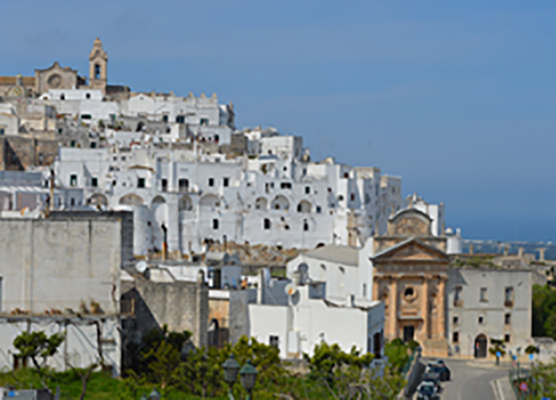 Ostuni, Palazzo Rodio si prepara alla vacanza in perfetto stile italiano