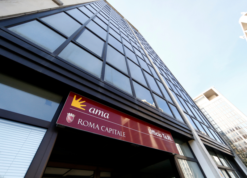 Emergenza rifiuti, Ama nel caos: falso in bilancio, indagati Fortini e Giglio Emergenza rifiuti, Ama nel caos: falso in bilancio, indagati Fortini e Giglio