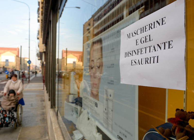 Coronavirus e mascherine, farmacie contro Arcuri: “Non siamo speculatori”