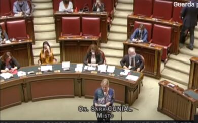 Cunial, l’ex M5s contro il governo: “Grazie a voi moriremo a norma di legge”