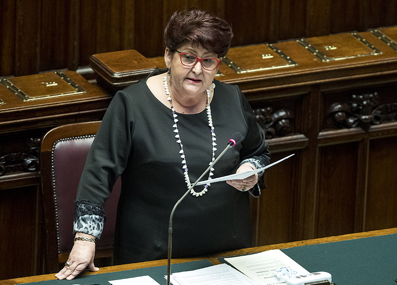 Bellanova, ministra-bracciante che fa i fatti e dà una lezione alla politica Bellanova, ministra-bracciante che fa i fatti e dà una lezione alla politica